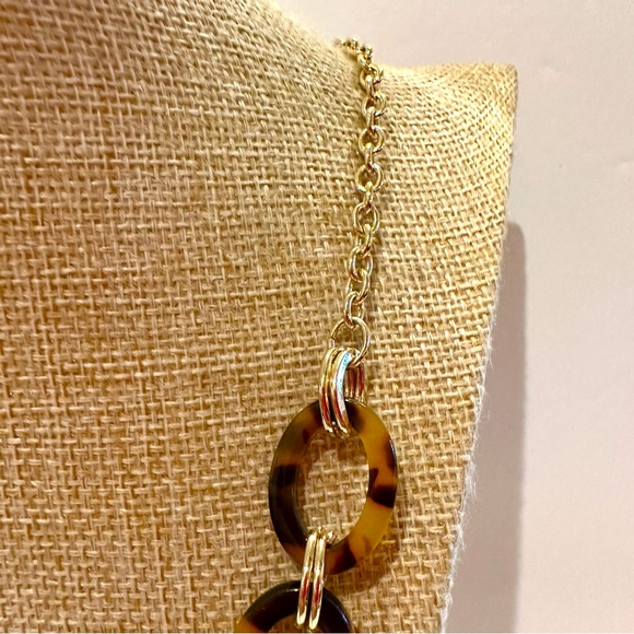 Loft Necklace - Alternating gold tone & faux tortoise links - Picture 6 of 14